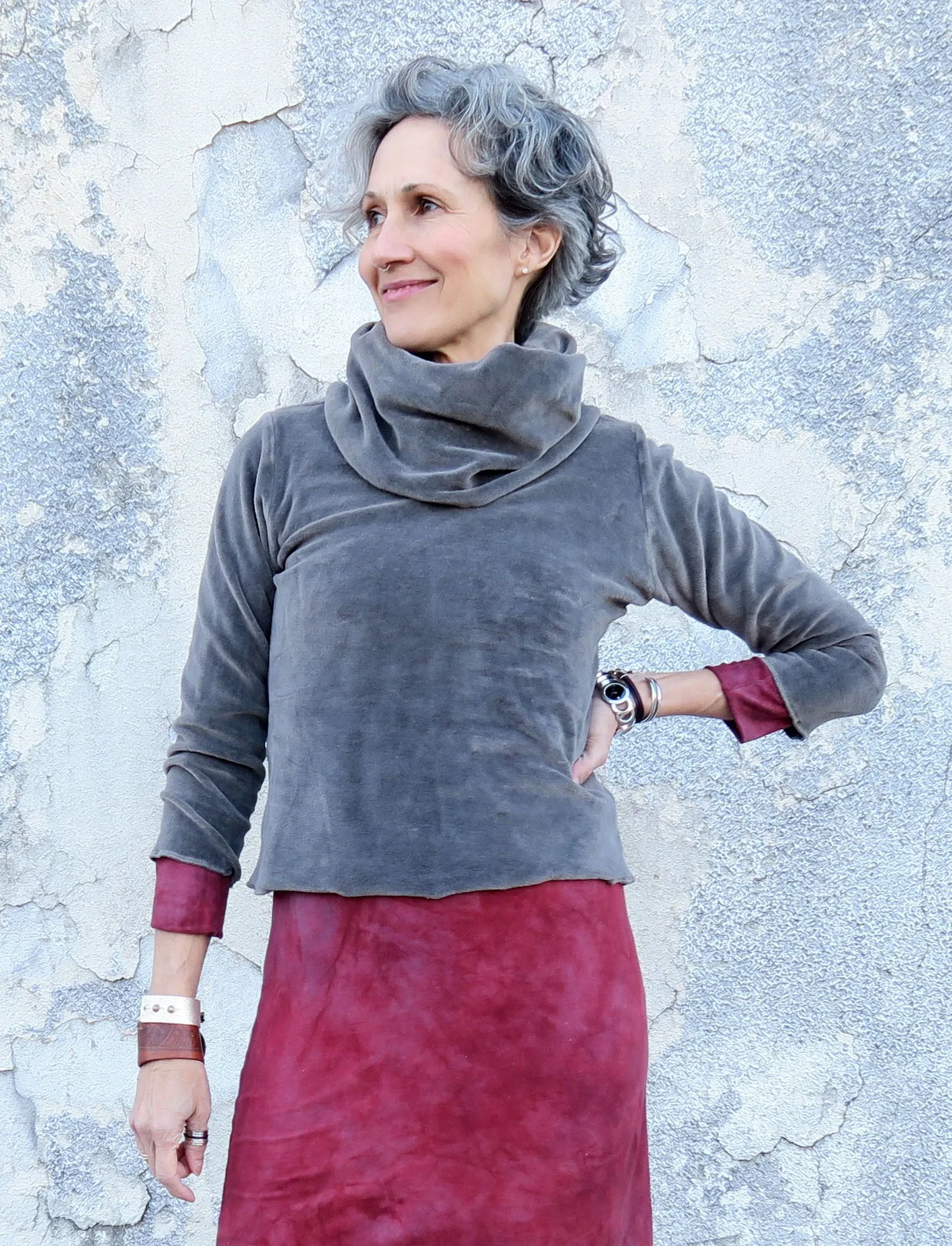 Chunky Cowl Simplicity VELOUR Cropped Shirt