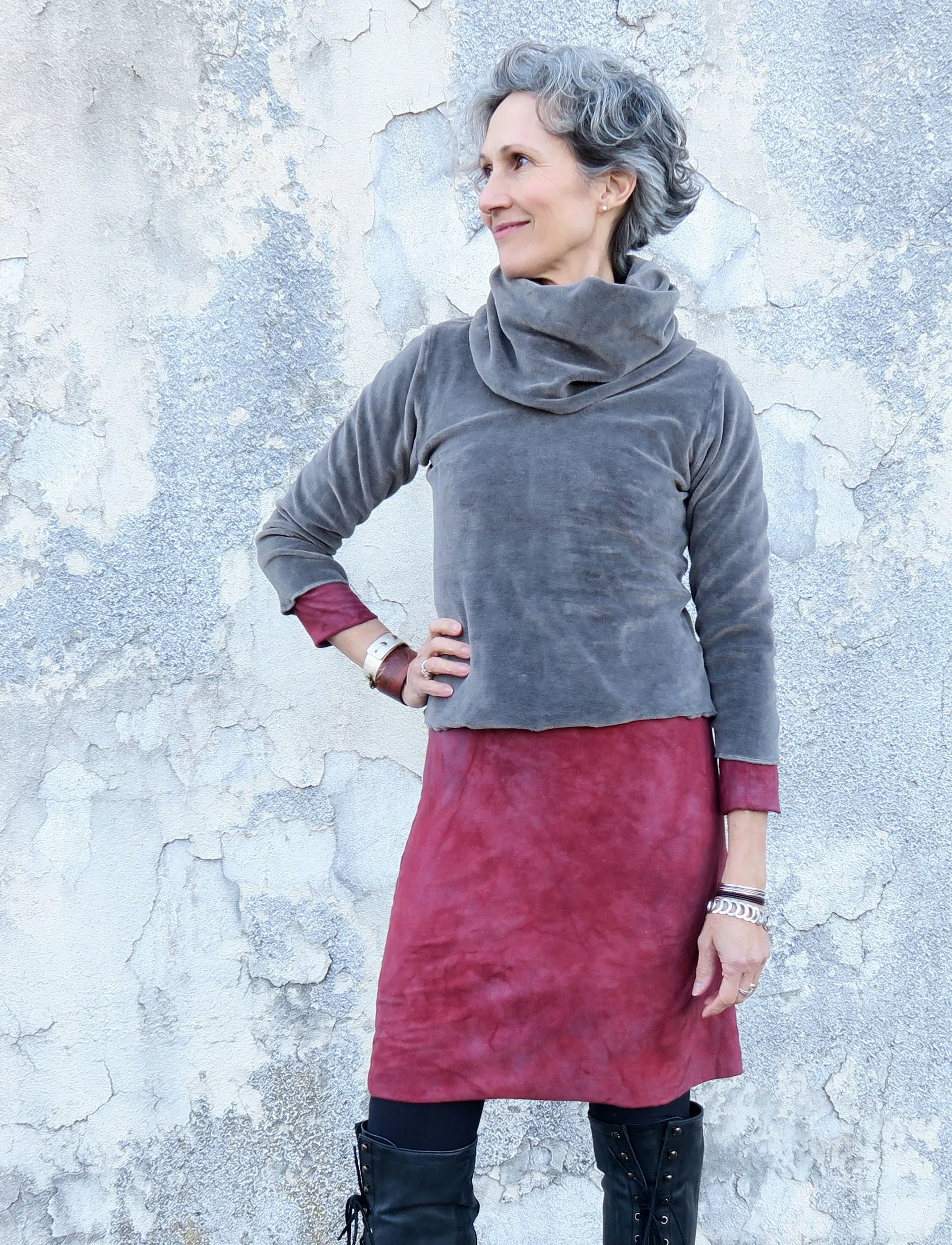Chunky Cowl Simplicity VELOUR Cropped Shirt